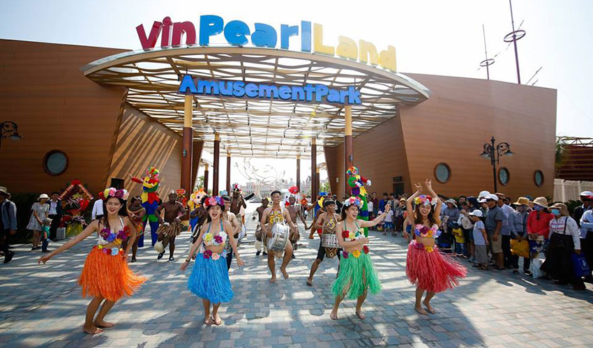 Danang to Vinpearl Land by private car