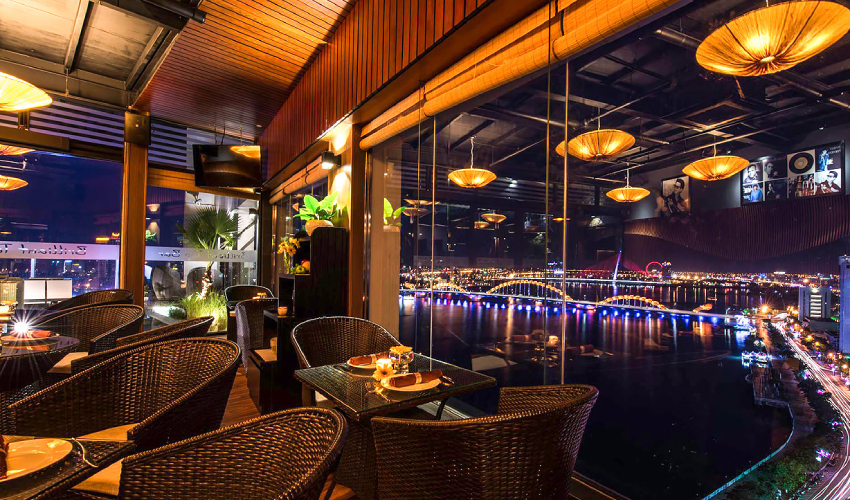 Write’s Bar at Vinpearl Da Nang resort and villas