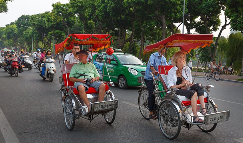 Cyclo-tourist-on-a-street-in-Hanoi