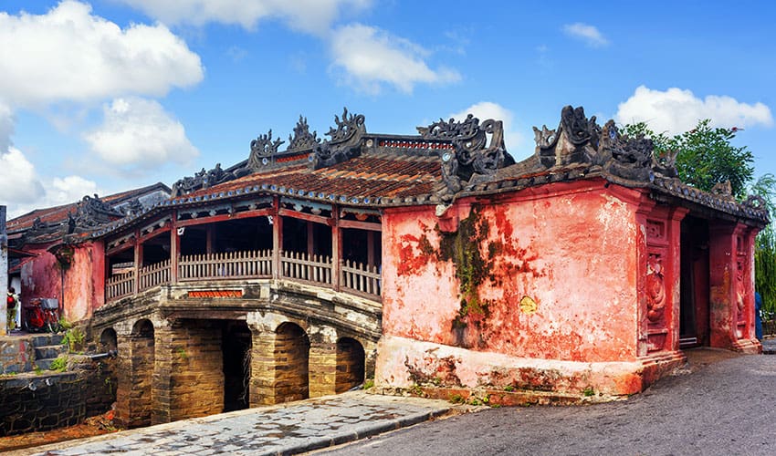 See the Delightful Japanese Covered Bridge Hoi An