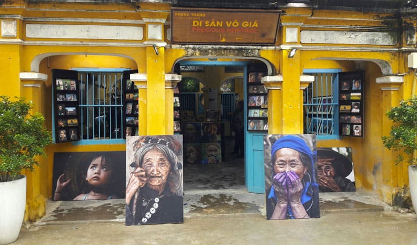Painting and photography - what souvenirs to buy in hoi an