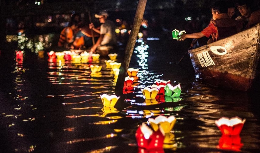 Hoi An Lantern Festival in thu bon river