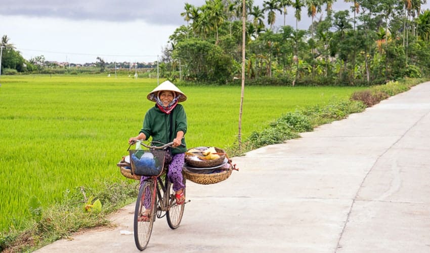 Hue Cycling Tour To Thanh Toan Bridge