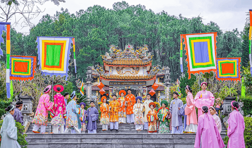 Huyen-Tran-Temple-Festival-hue