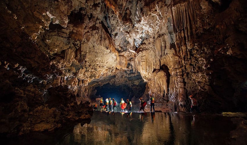 Paradise Cave and Dark Cave Group Tour