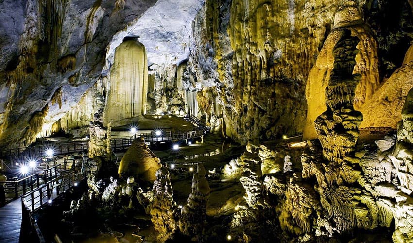 the-beautiful-paradise-cave- Phong Nha Entrance Fee